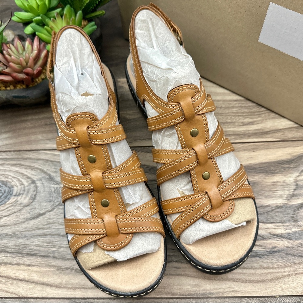 ❌SOLD OUT❌NIB Clarks Delana Curve Tan leather Slingback Strappy Wedge Sandal 8M - Picture 2 of 12